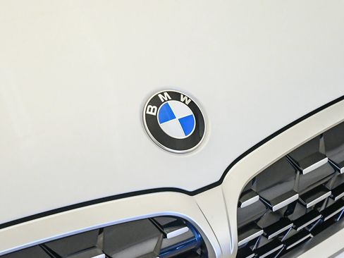 Used 2025 BMW M340i RWD image 8