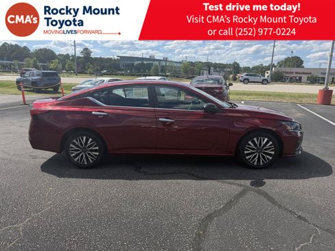 Used 2025 Nissan Altima 2.5 SV FWD image 8