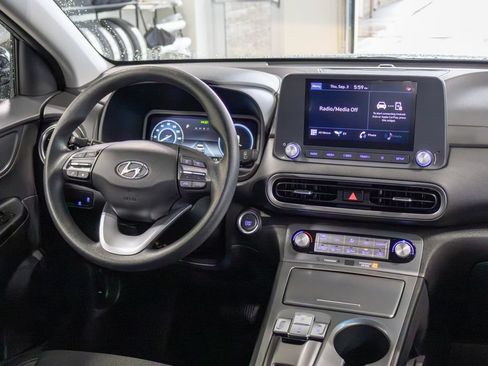 Used 2023 Hyundai Kona SE FWD image 11
