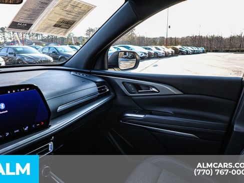 Used 2024 Chevrolet Traverse LT image 45