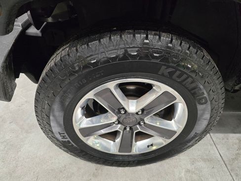 Used 2018 Jeep Wrangler Unlimited Sport w/ Connectivity Group AWD/4WD image 9