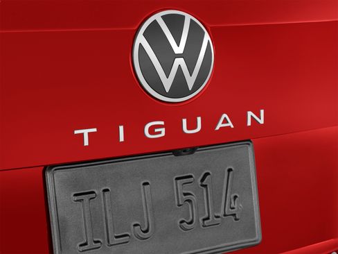Certified 2024 Volkswagen Tiguan SE R-Line FWD image 59