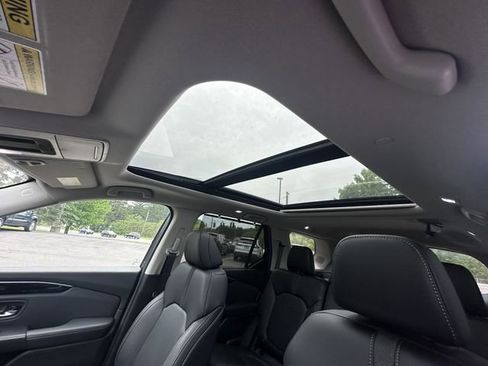 Used 2025 Honda Pilot Touring image 13