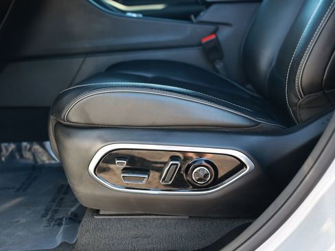 Used 2023 Jeep Grand Cherokee Overland w/ Advanced Protech Group III AWD/4WD image 17