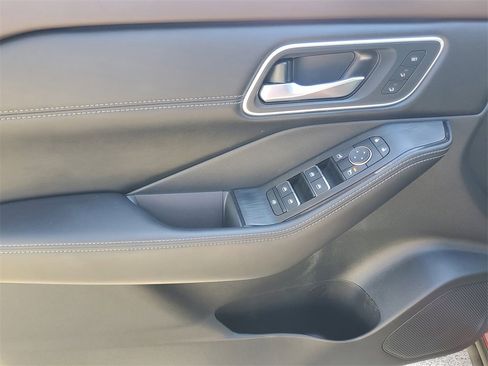 Certified 2023 Nissan Rogue Platinum w/ Platinum Premium Package image 19