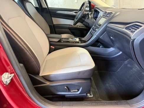 Used 2019 Ford Fusion SE w/ Equipment Group 151A FWD image 14