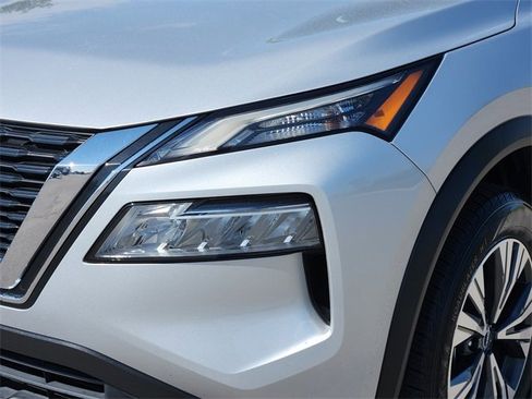 Used 2023 Nissan Rogue SV image 10