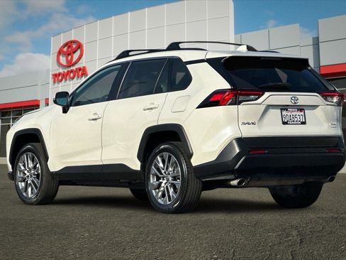Certified 2022 Toyota RAV4 XLE Premium image 5