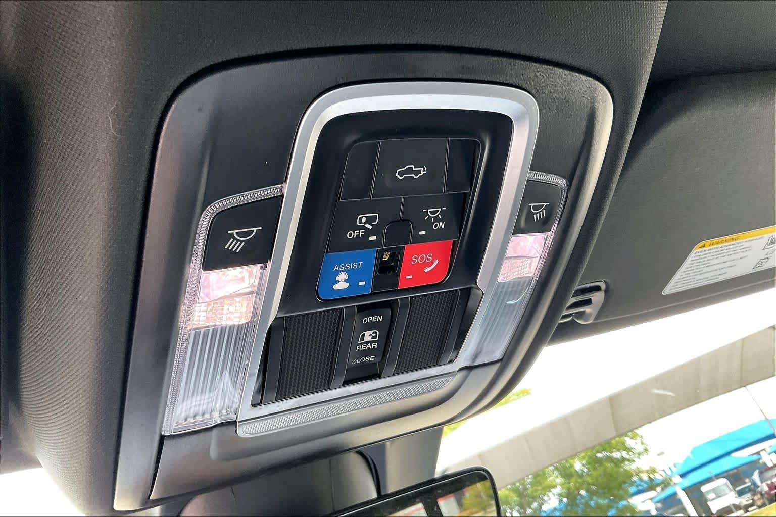 Used 2024 RAM 1500 Laramie AWD/4WD image 32