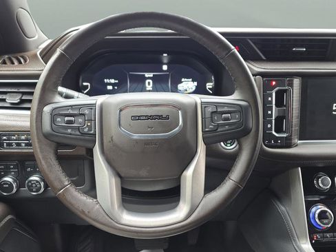 Used 2022 GMC Yukon XL Denali AWD/4WD image 14