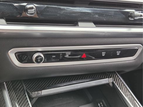 Certified 2025 BMW X7 M60i AWD/4WD image 29