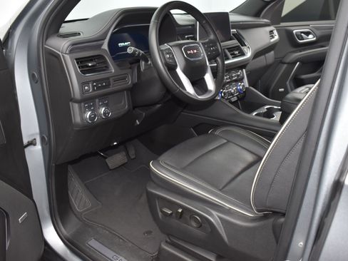 Used 2024 GMC Yukon SLT image 12