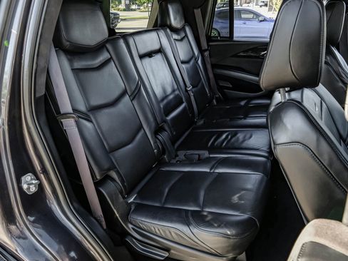 Used 2016 Cadillac Escalade Platinum image 36