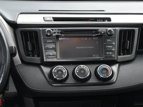 Used 2017 Toyota RAV4 LE FWD image 15