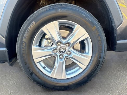 Used 2022 Toyota RAV4 XLE image 15