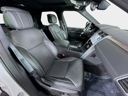 Used 2023 Land Rover Discovery Metropolitan Edition image 30