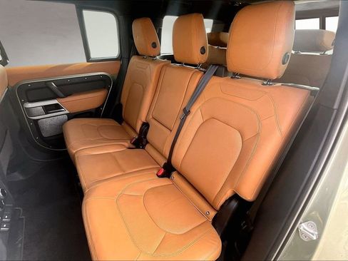 Used 2023 Land Rover Defender 130 SE image 27
