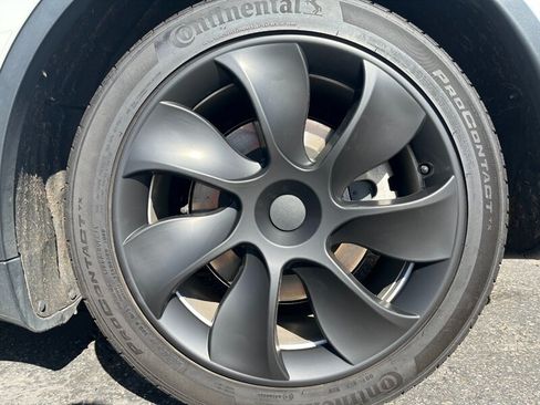 Used 2024 Tesla Model Y Long Range RWD image 36