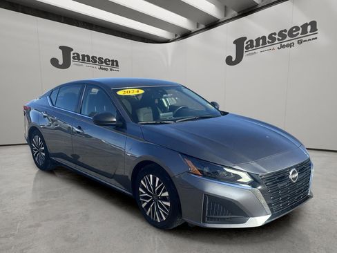 Used 2024 Nissan Altima 2.5 SV image 6