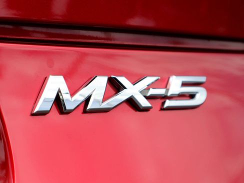 Used 2019 MAZDA MX-5 Miata RF Grand Touring w/ GT-S Package RWD image 34