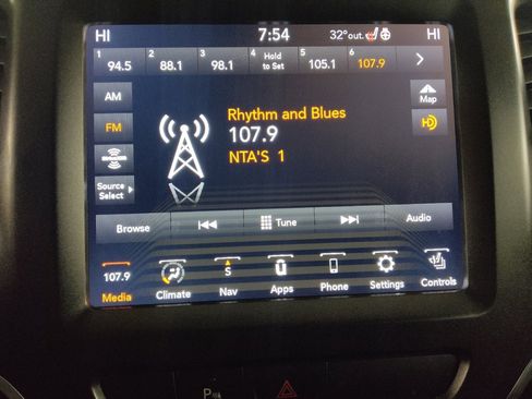 Used 2020 Jeep Cherokee Trailhawk image 25