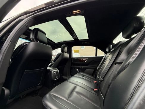 Used 2017 Lincoln Continental Select w/ Climate Package image 24