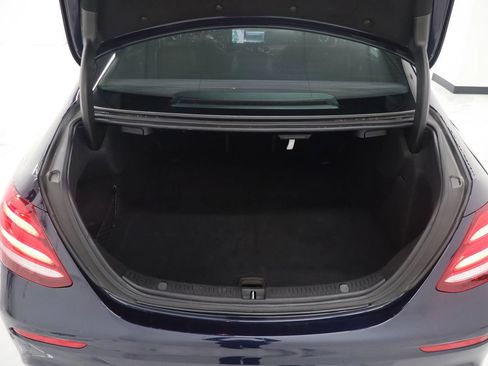Used 2017 Mercedes-Benz E 300 4MATIC image 8