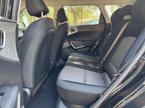 Used 2025 Kia Soul LX w/ LX Technology Package FWD image 22
