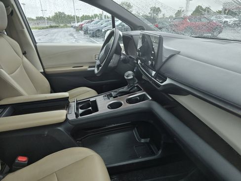 Used 2021 Toyota Sienna XLE w/ XLE Plus Package AWD/4WD image 14