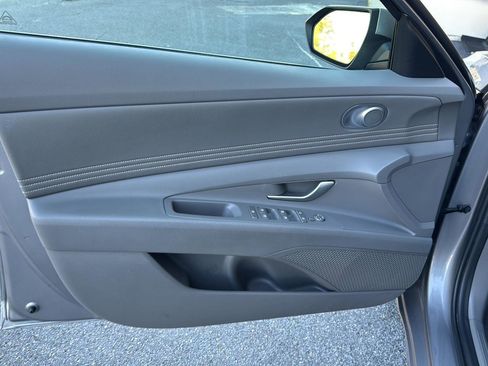 Used 2025 Hyundai Elantra SEL image 14