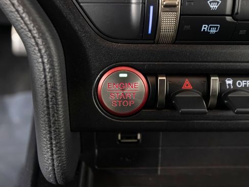 Used 2022 Ford Mustang Shelby GT500 w/ Carbon Fiber Track Pack RWD image 26