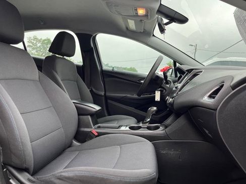 Used 2019 Chevrolet Cruze LT FWD image 18