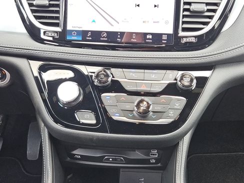 New 2026 Chrysler Pacifica Limited w/ Uconnect Theater Family Group image 17