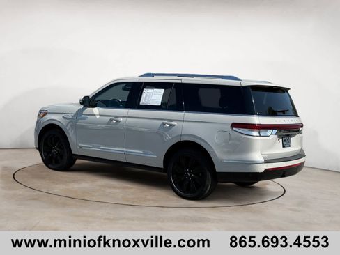 Used 2023 Lincoln Navigator Reserve AWD/4WD image 5