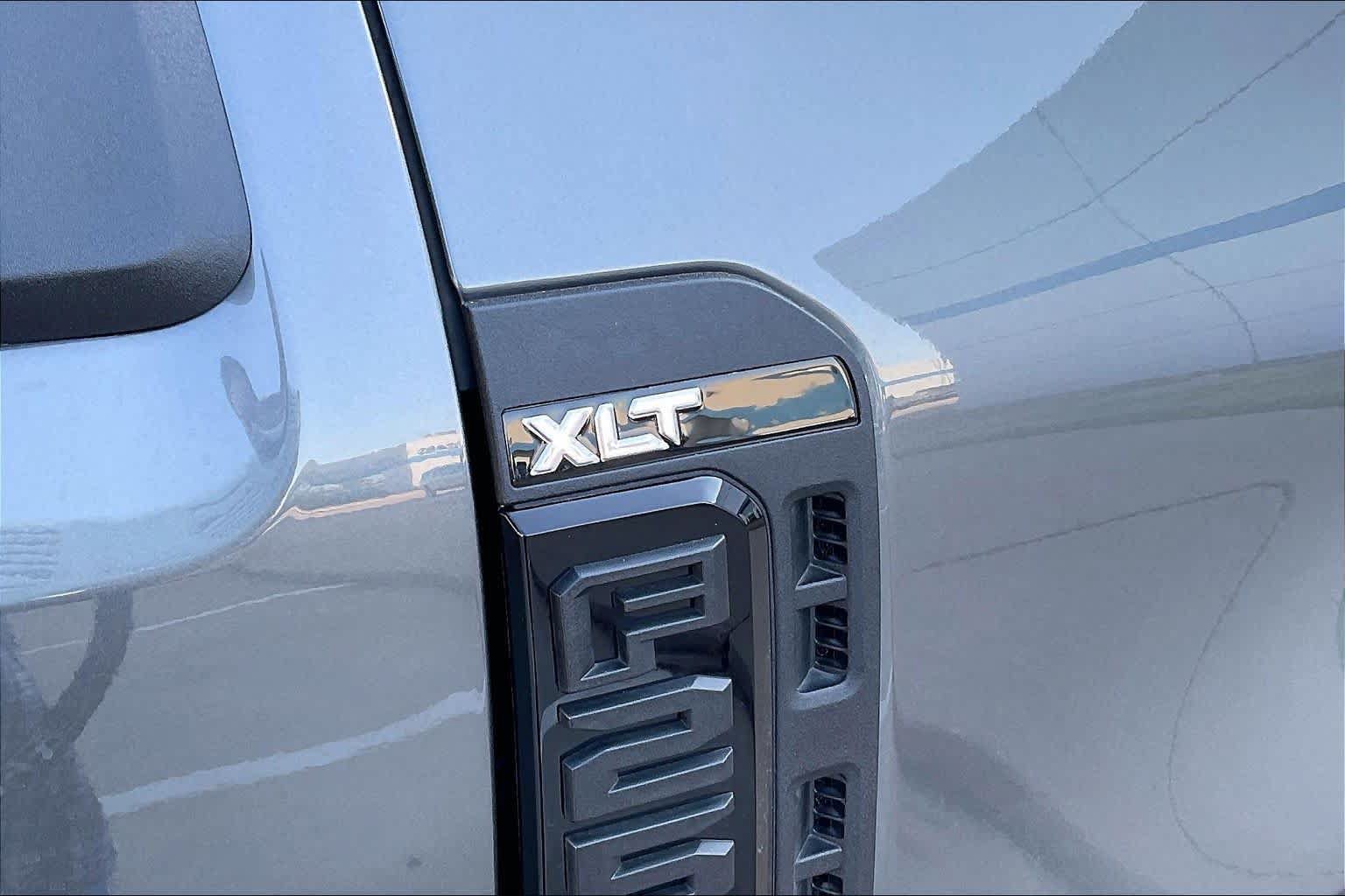 Used 2026 Ford F250 XLT w/ XLT Premium Package AWD/4WD image 11