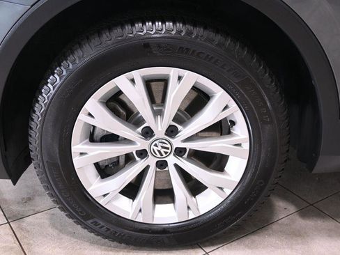 Used 2018 Volkswagen Tiguan SE w/ Panoramic Sunroof Package AWD/4WD image 29