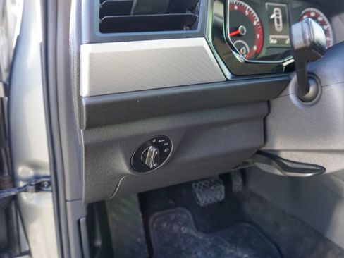 Used 2019 Volkswagen Jetta image 12