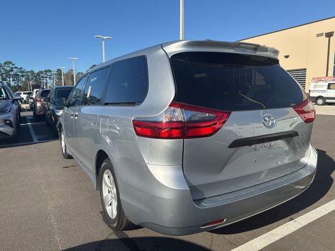 Used 2020 Toyota Sienna L image 3