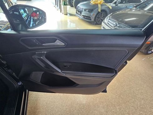 Used 2019 Volkswagen Tiguan SE FWD image 9
