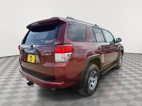 Used 2011 Toyota 4Runner SR5 AWD/4WD image 4
