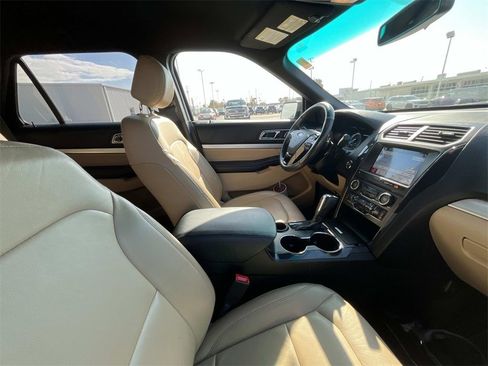 Used 2017 Ford Explorer XLT w/ Equipment Group 202A image 20