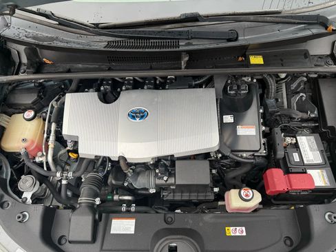 Used 2017 Toyota Prius Two image 11