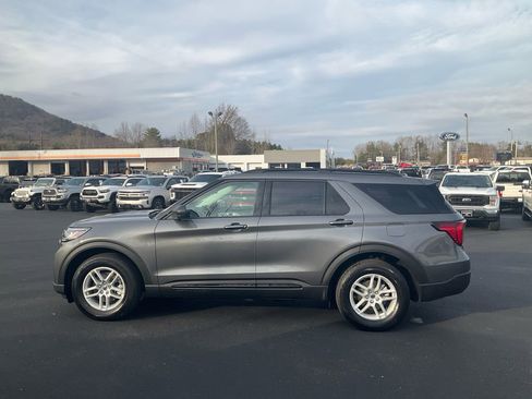 New 2026 Ford Explorer Active w/ Active Comfort Package RWD image 8