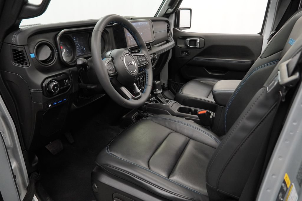 Used 2024 Jeep Wrangler Unlimited Rubicon 4xe AWD/4WD image 32