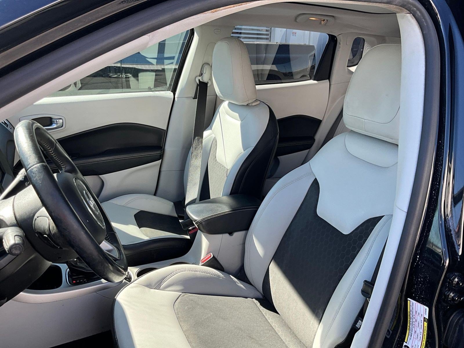 Used 2018 Jeep Compass Latitude w/ Popular Equipment Group FWD image 19