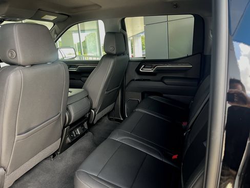 Used 2025 GMC Sierra 1500 SLT AWD/4WD image 8