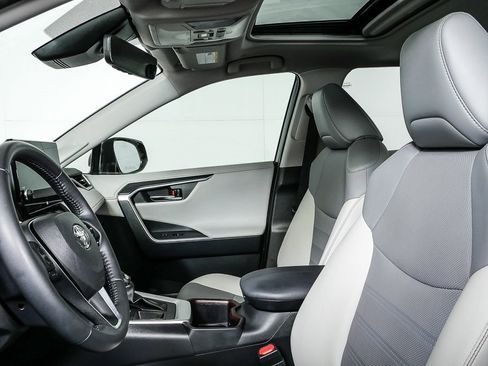 Used 2023 Toyota RAV4 Limited image 5