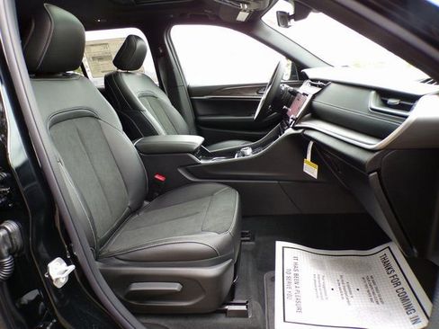 New 2026 Jeep Grand Cherokee Altitude image 14