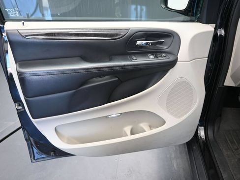 Used 2016 Dodge Grand Caravan SE w/ Quick Order Package 29E SE FWD image 14