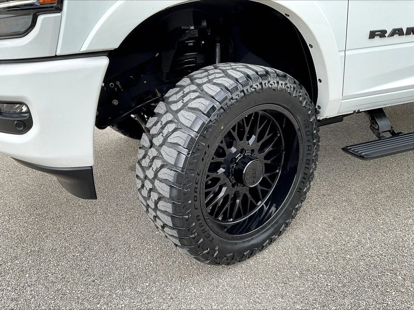 Used 2024 RAM 2500 Limited AWD/4WD image 48